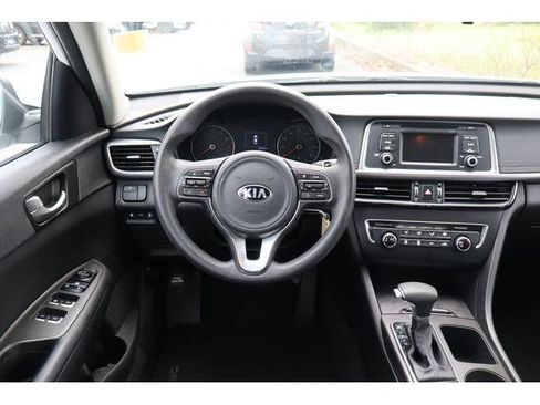 Used 2017 Kia Optima LX FWD image 8