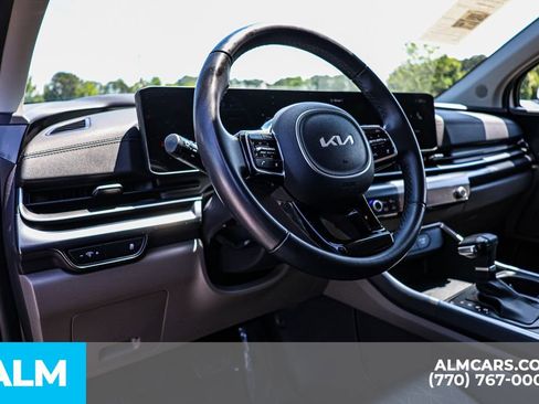 Used 2025 Kia Carnival FWD image 28