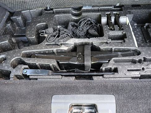 Used 2011 Land Rover Range Rover Sport HSE LUX image 32