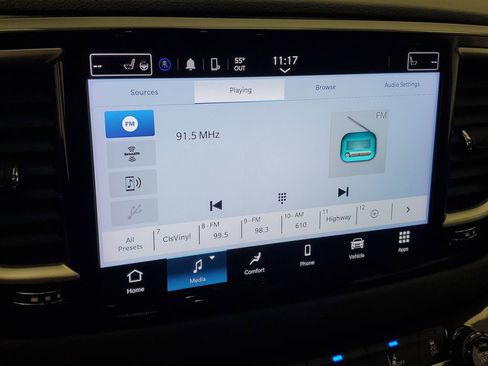 Used 2024 Chrysler Pacifica Touring-L FWD image 21