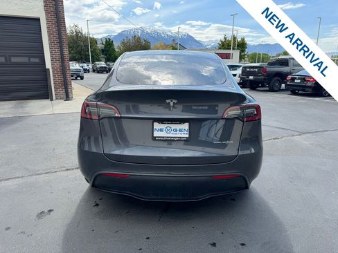Used 2022 Tesla Model Y Long Range AWD/4WD image 7