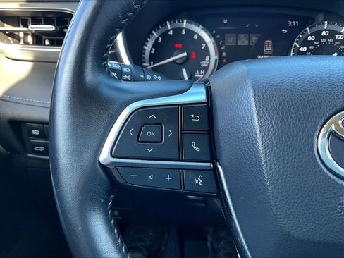 Used 2021 Toyota Highlander XLE AWD/4WD image 23