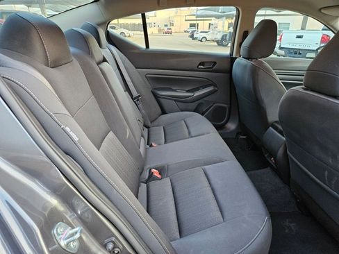 Used 2025 Nissan Altima 2.5 SV FWD image 16