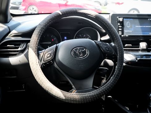 Used 2018 Toyota C-HR XLE image 6