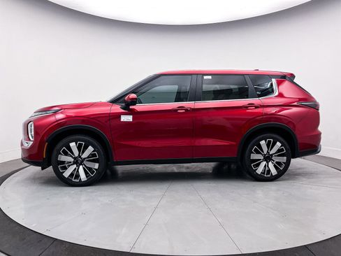 New 2025 Mitsubishi Outlander SE image 4