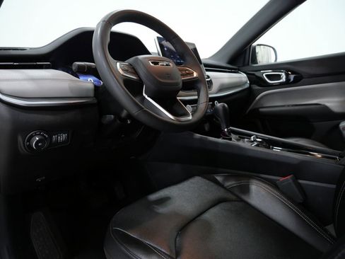 Used 2025 Jeep Compass Limited AWD/4WD image 10