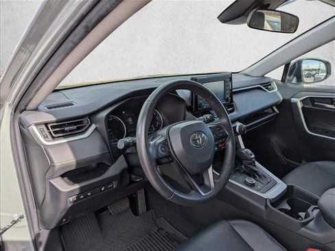 Used 2021 Toyota RAV4 XLE Premium image 12