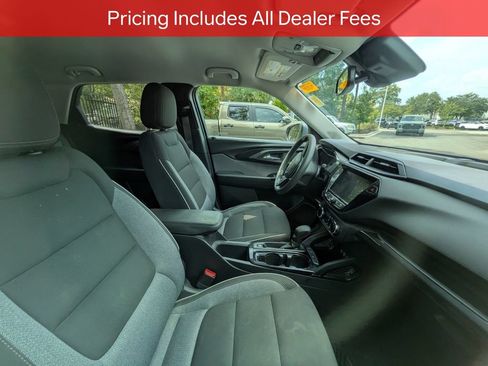 Used 2022 Chevrolet TrailBlazer LT w/ Convenience Package FWD image 9
