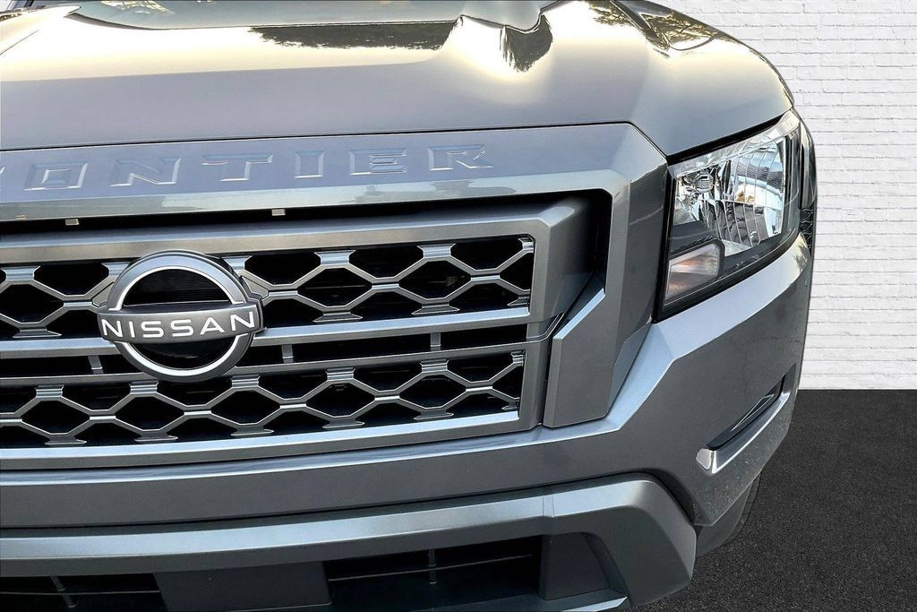 Used 2023 Nissan Frontier SV AWD/4WD image 29