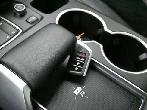 Used 2023 Acura MDX A-Spec image 6