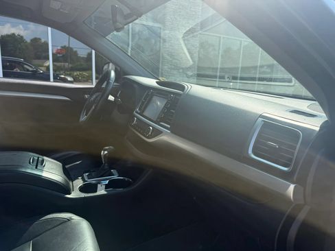 Used 2016 Toyota Highlander XLE AWD/4WD image 15