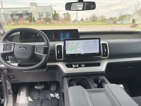 Used 2025 Ford Expedition Active AWD/4WD image 15