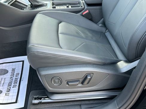 Used 2025 Audi Q3 2.0T Premium w/ Convenience Package image 16