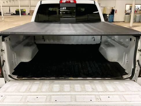 Used 2017 GMC Sierra 1500 SLT w/ SLT Preferred Package AWD/4WD image 29