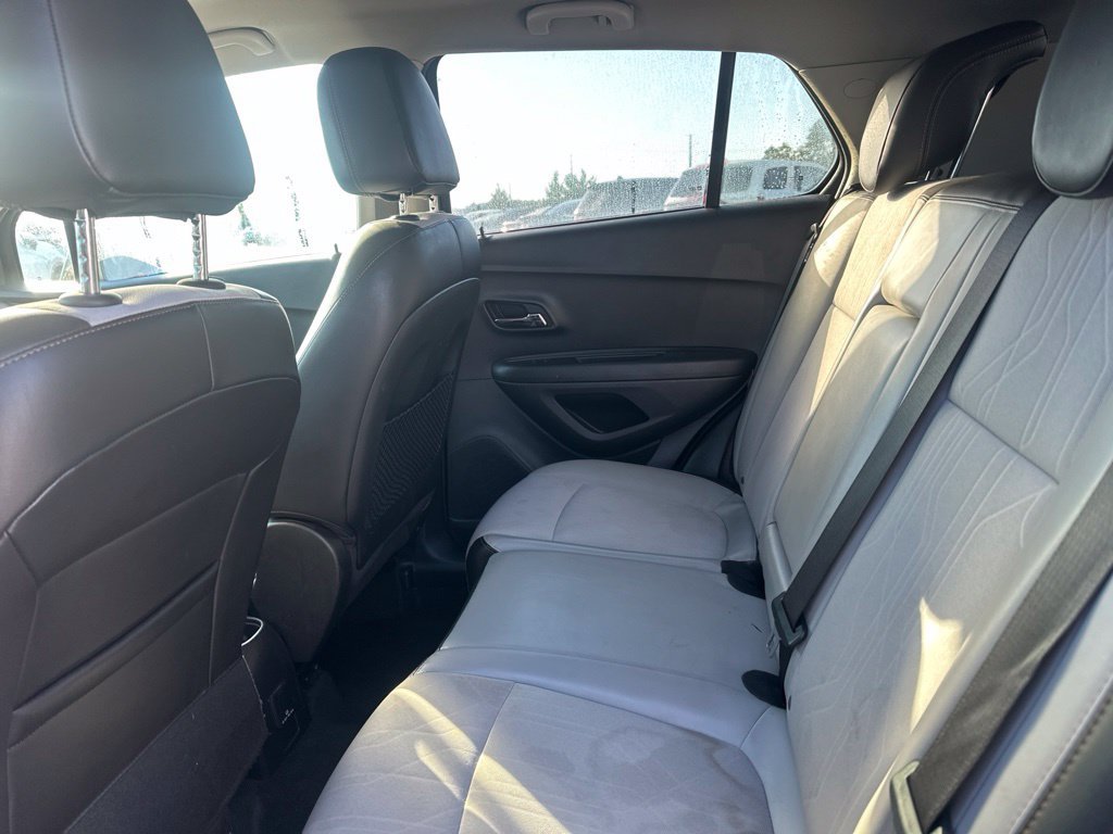 Used 2021 Chevrolet Trax LT FWD image 18