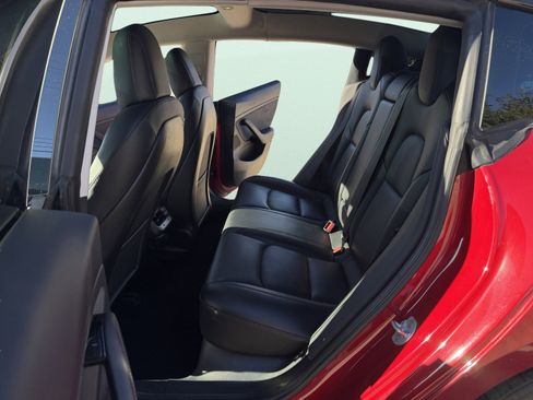 Used 2019 Tesla Model 3 Standard Range Plus image 18