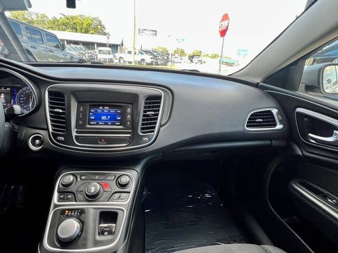 Used 2016 Chrysler 200 Limited image 27