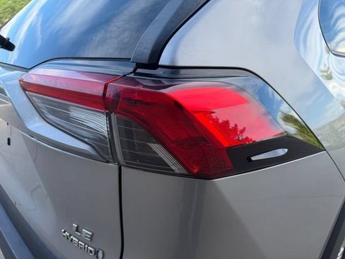 Used 2020 Toyota RAV4 LE w/ Carpet Mat Package AWD/4WD image 22