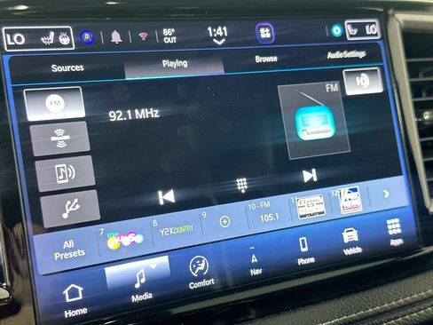 Used 2023 Chrysler Pacifica Limited FWD image 32