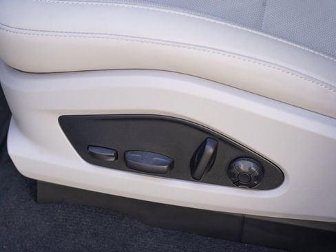 Used 2025 Porsche Macan 4S Electric image 10