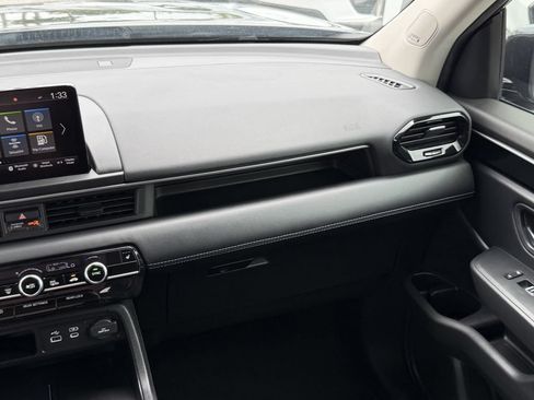 Used 2025 Honda Pilot Touring image 17
