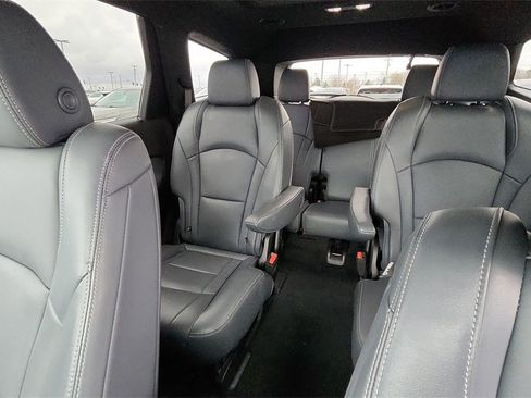 Used 2022 Buick Enclave Essence w/ Experience Buick Package image 27