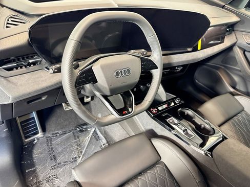 New 2025 Audi SQ6 e-tron Prestige image 9