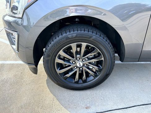 Used 2019 Ford Expedition Limited w/ Equipment Group 301A AWD/4WD image 24