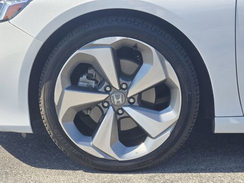 Used 2019 Honda Accord Touring image 15