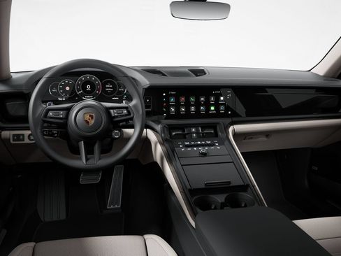 Certified 2025 Porsche Panamera 4 AWD/4WD image 4