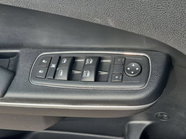 Used 2017 Chrysler 300 S AWD/4WD image 15