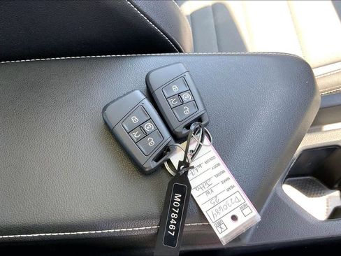 Certified 2025 Volkswagen Jetta SE w/ Sunroof Package FWD image 10