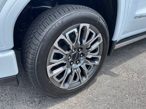 New 2026 GMC Sierra 1500 Denali Ultimate AWD/4WD image 13