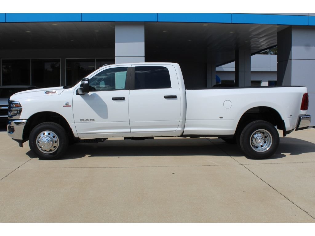 New 2027 RAM 3500 Big Horn AWD/4WD image 2