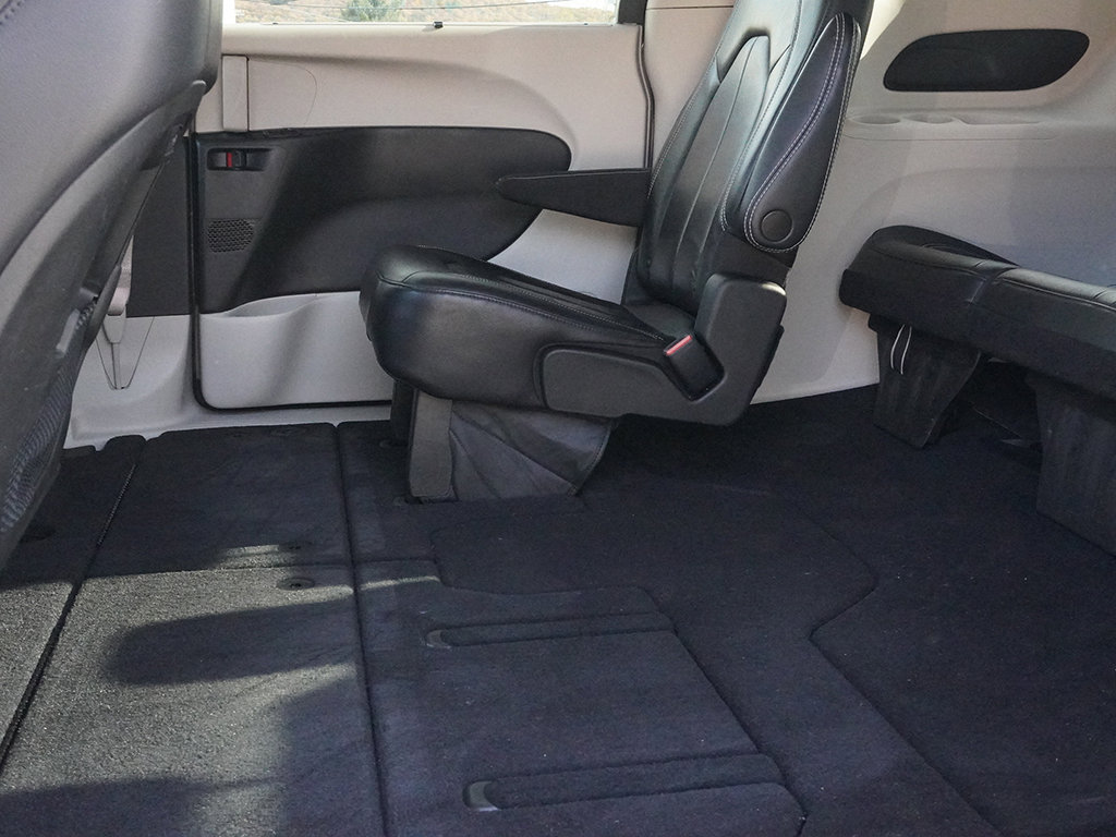 Used 2022 Chrysler Pacifica Touring-L FWD image 33