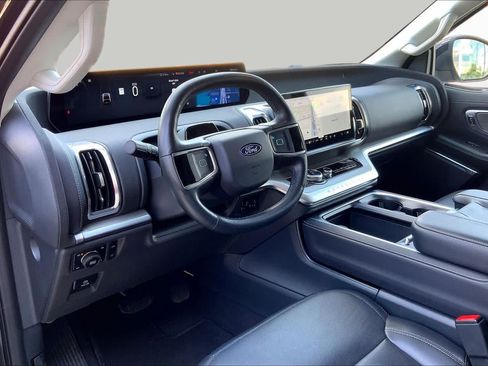 Used 2026 Ford Expedition Platinum w/ Driver's Package AWD/4WD image 18