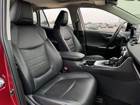 Used 2021 Toyota RAV4 Limited image 26