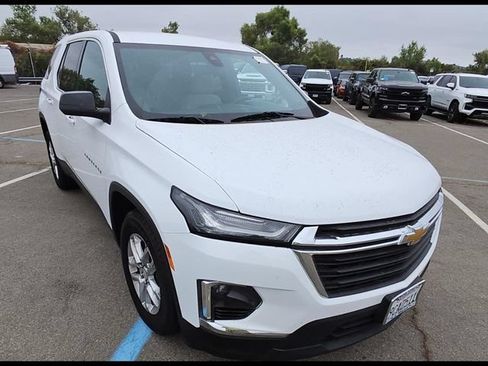 Used 2022 Chevrolet Traverse LS FWD image 2