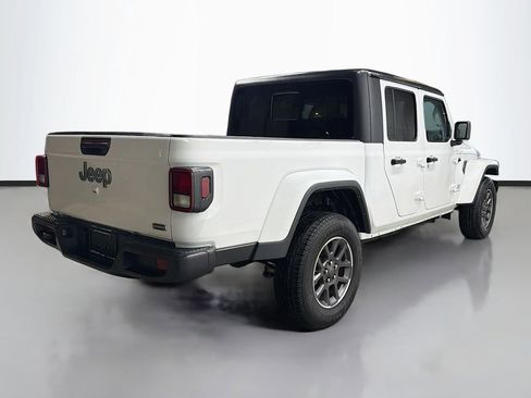 Used 2023 Jeep Gladiator Overland image 3