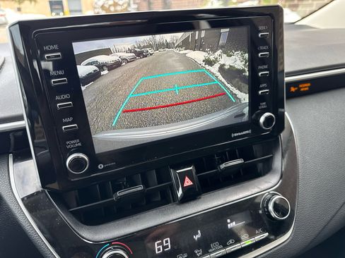 Used 2021 Toyota Corolla LE image 14