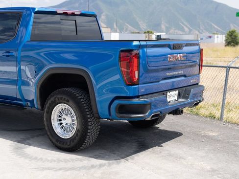 Used 2024 GMC Sierra 1500 AT4 w/ Technology Package AWD/4WD image 12