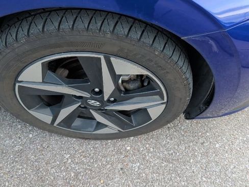 Used 2023 Hyundai Elantra Limited w/ Cargo Package image 18