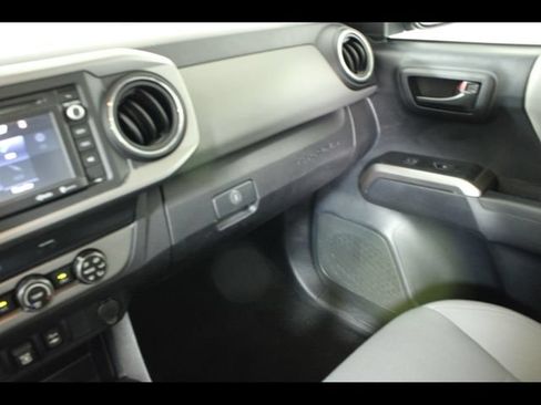 Used 2019 Toyota Tacoma SR5 AWD/4WD image 15
