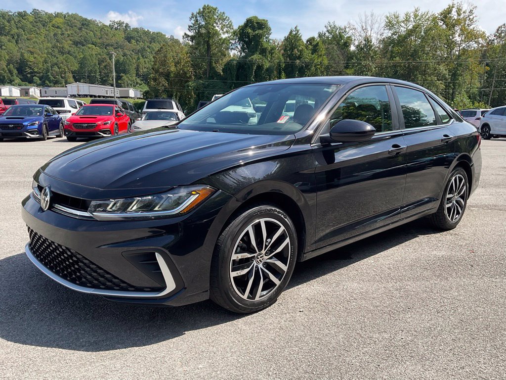 Used 2025 Volkswagen Jetta SE FWD image 3
