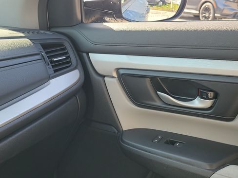 Used 2019 Honda CR-V LX image 30