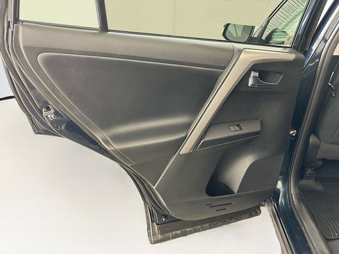 Used 2018 Toyota RAV4 XLE AWD/4WD image 27