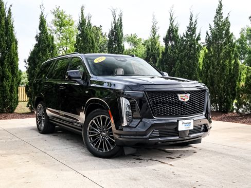 Used 2026 Cadillac Escalade Platinum Sport AWD/4WD image 2