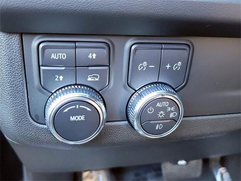 Used 2024 GMC Yukon SLT image 32