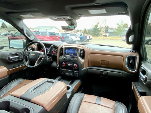 Used 2022 Chevrolet Silverado 1500 High Country w/ Technology Package image 39
