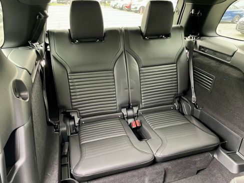 New 2026 Land Rover Discovery Limited Edition AWD/4WD image 33